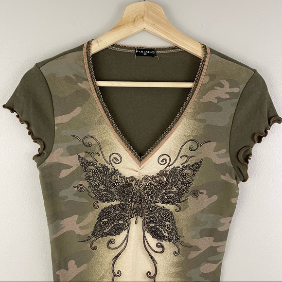 !SOLD! FANG Vintage Y2K Green Camo V Neck Flutter Sleeve Butterfly Graphic Tee - Picture 2 of 8